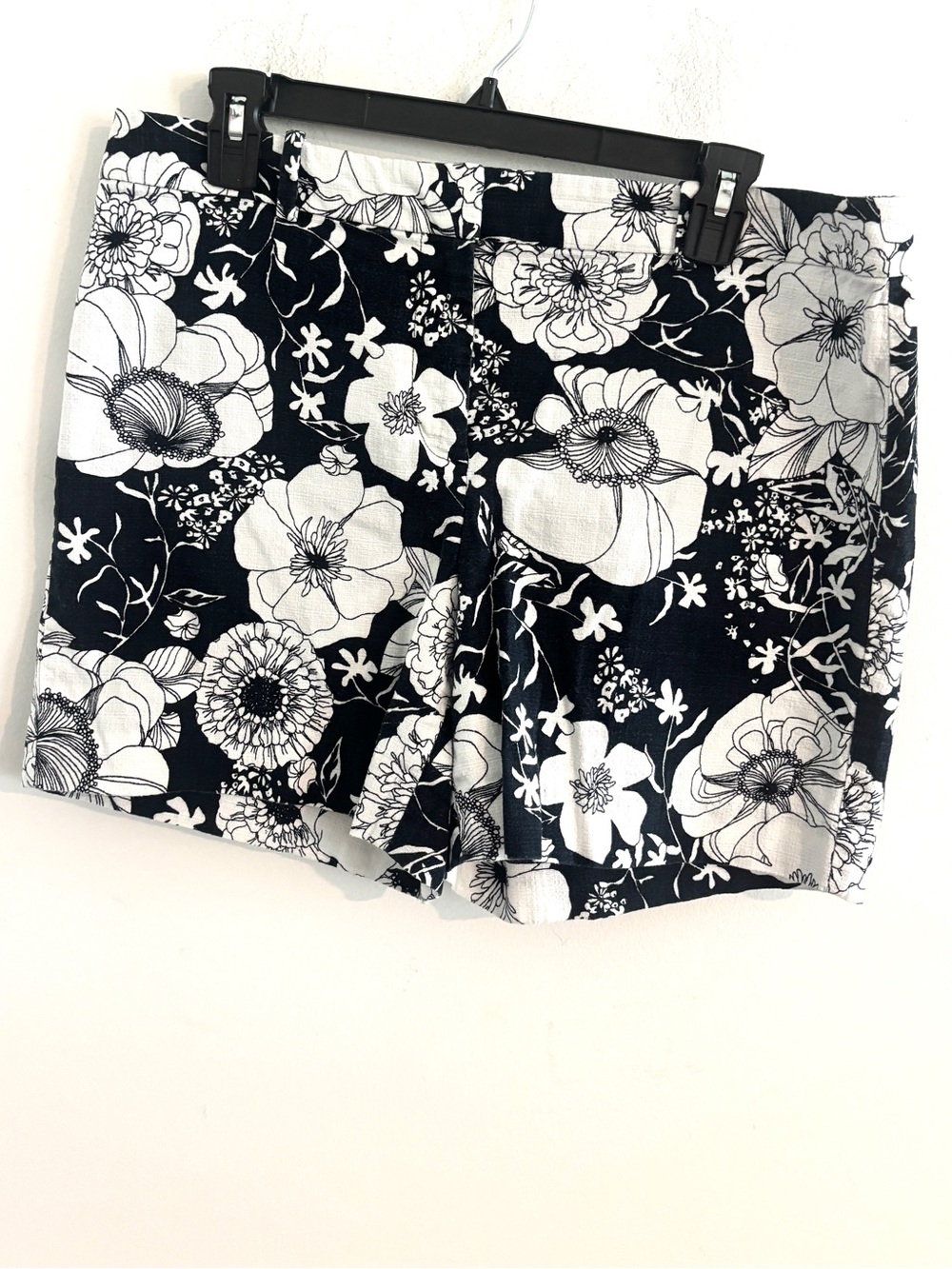 Talbots Size 10 Floral Print 98% Cotton Black & White Women’s Preppy Shorts